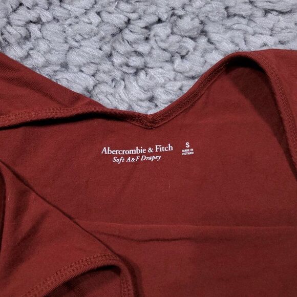 Abercrombie Soft A&F Drapey Red Tank Top Stretch Size Small Decorative Rings - Picture 3 of 7